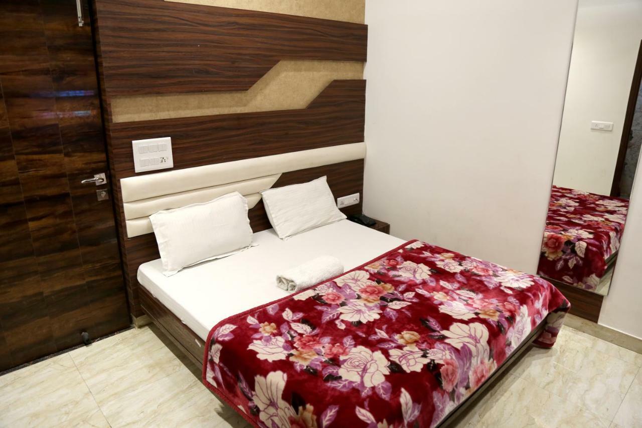 Shree Anand Dham Hotel Vrindāvan Esterno foto