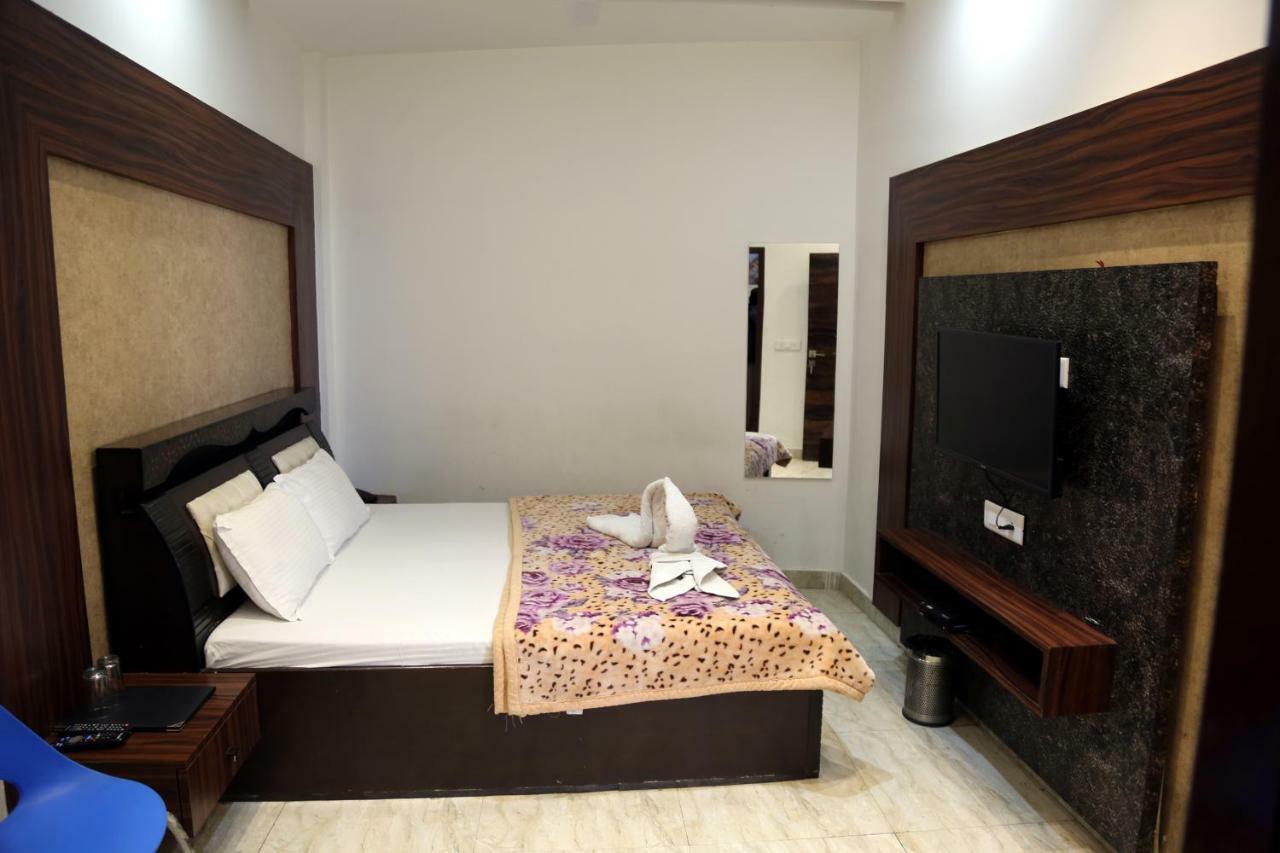 Shree Anand Dham Hotel Vrindāvan Esterno foto