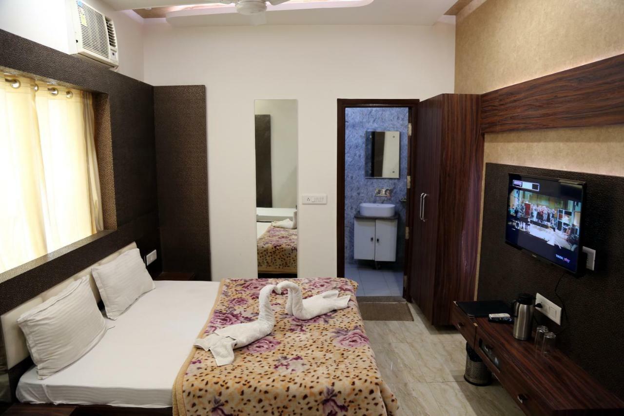 Shree Anand Dham Hotel Vrindāvan Esterno foto