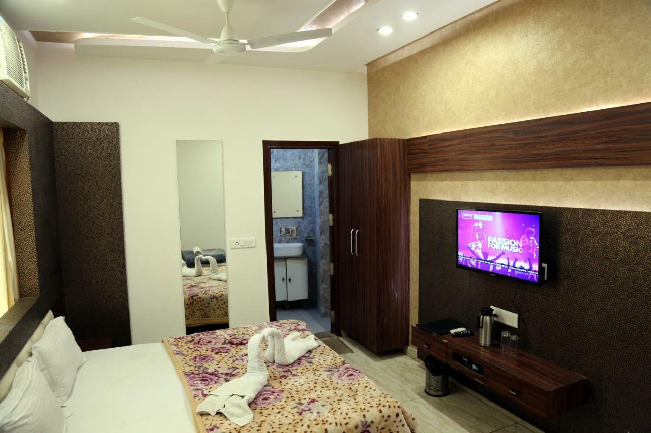 Shree Anand Dham Hotel Vrindāvan Esterno foto