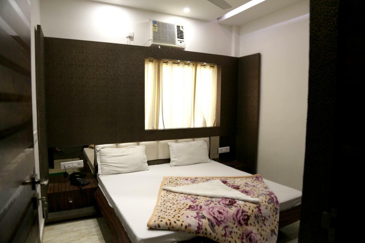 Shree Anand Dham Hotel Vrindāvan Esterno foto