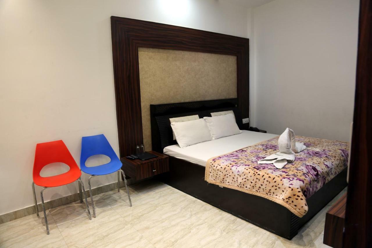 Shree Anand Dham Hotel Vrindāvan Esterno foto