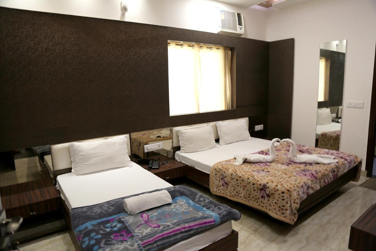 Shree Anand Dham Hotel Vrindāvan Esterno foto